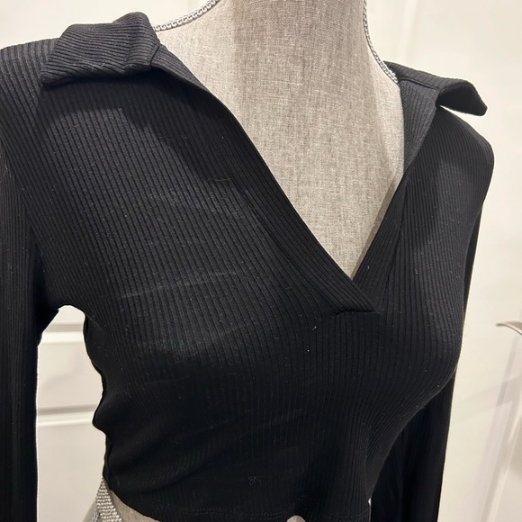 NA-KD Black Long Sleeve Ribbed Collar Detail Crop Top
Size Small - Picture 8 of 13